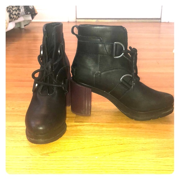 sorel margo lace boot